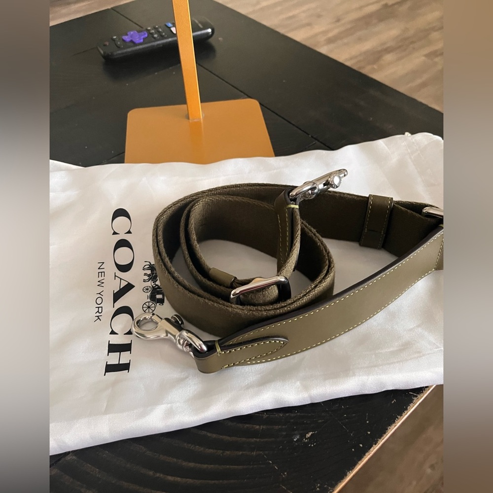 Coach Compass 35 in olive green full grain leather, strap and dust bag included - Picture 5 of 8